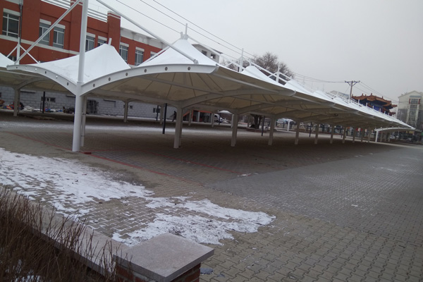 沈陽張拉膜廠家解析：張拉膜安裝服務(wù)的適用場景與特點(diǎn)